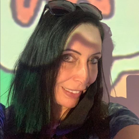 Meet your Posher, Michaela - Picture 1 of 2